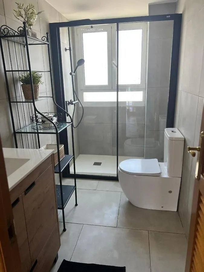 Beachfront Salou Apartment With Sea View Spagna